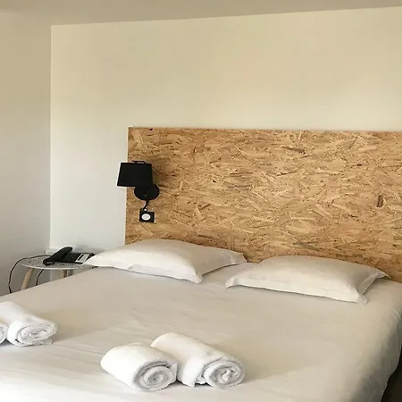 Hotel Les Genets 2*